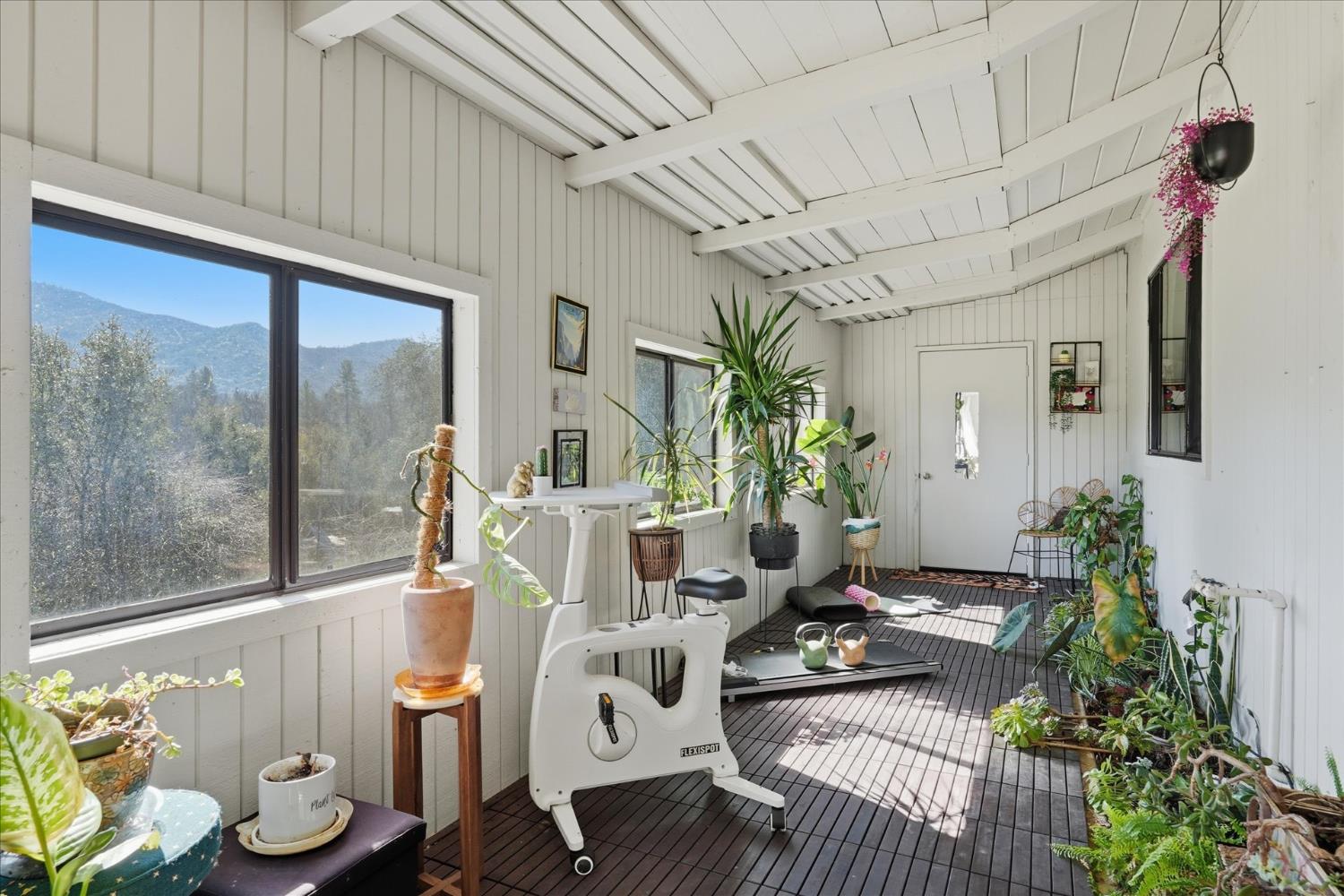 45430 Lauri Ln, Oakhurst, CA 93644