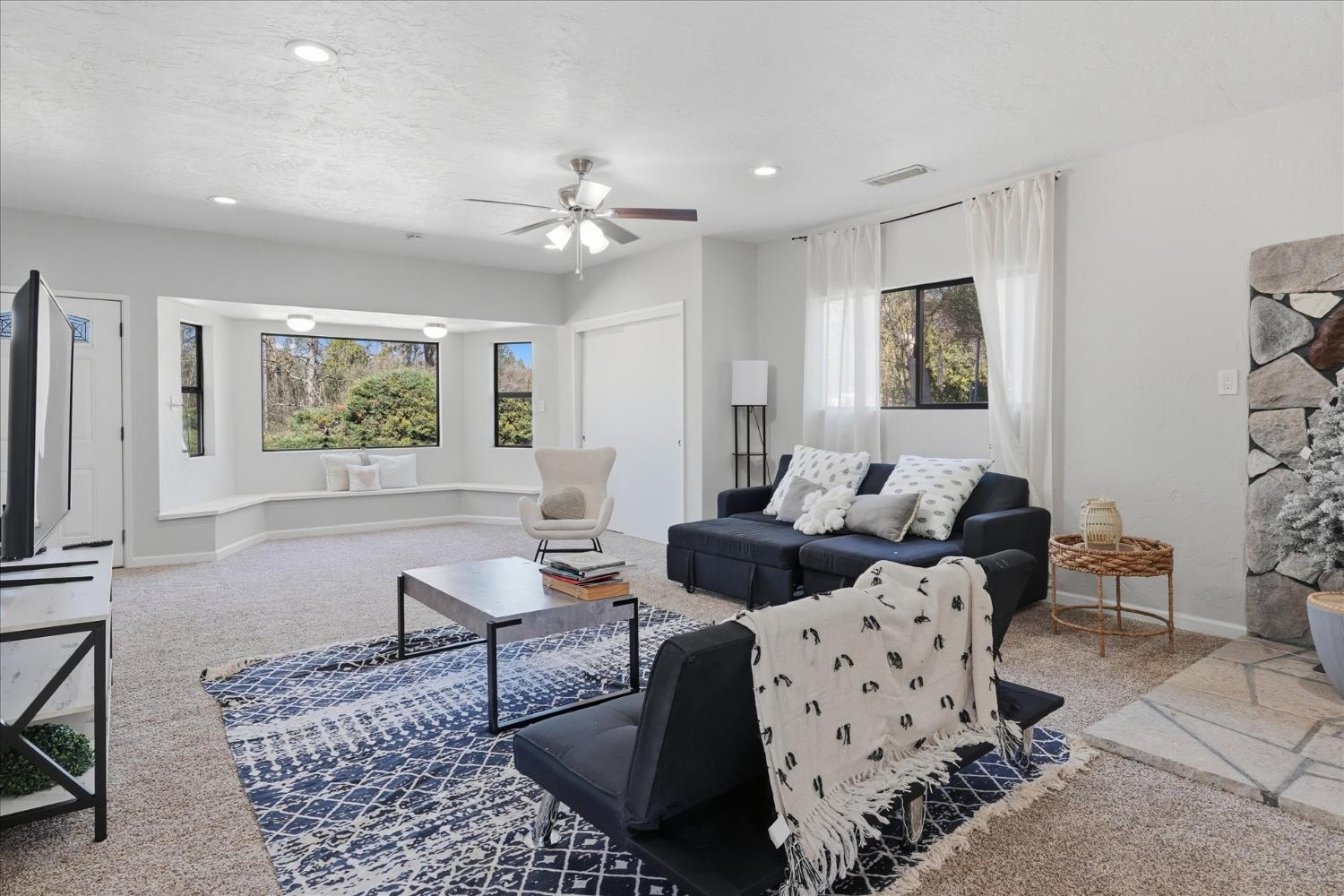 45430 Lauri Ln, Oakhurst, CA 93644