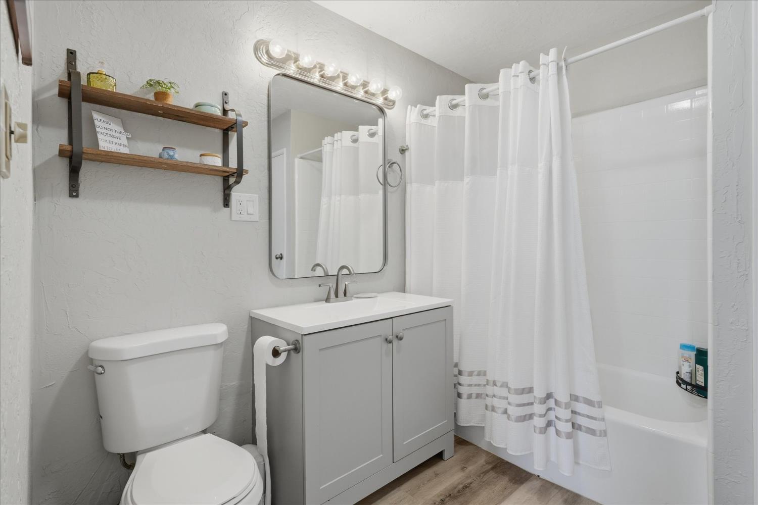 45430 Lauri Ln, Oakhurst, CA 93644