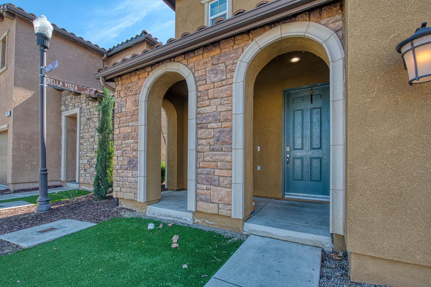 1286 Piazza Ln, Clovis, CA 93612