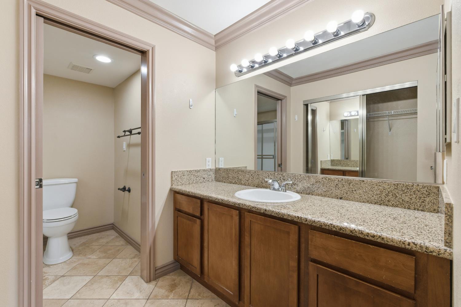 7675 N 1st St #109, Fresno, CA 93720