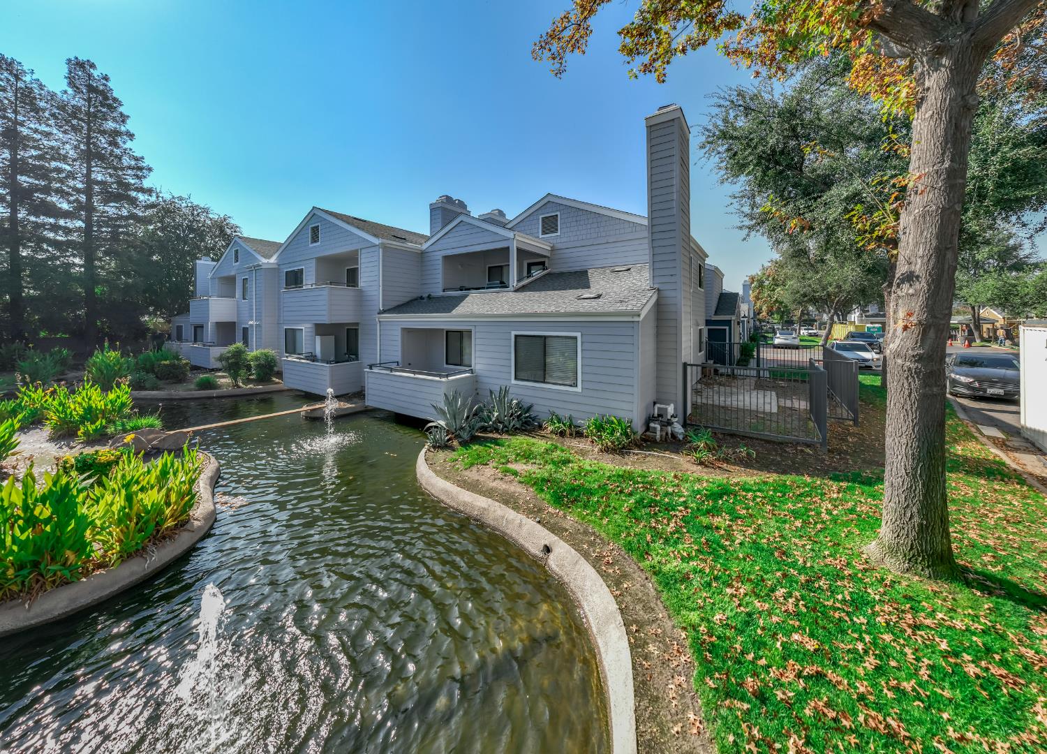 7675 N 1st St #109, Fresno, CA 93720