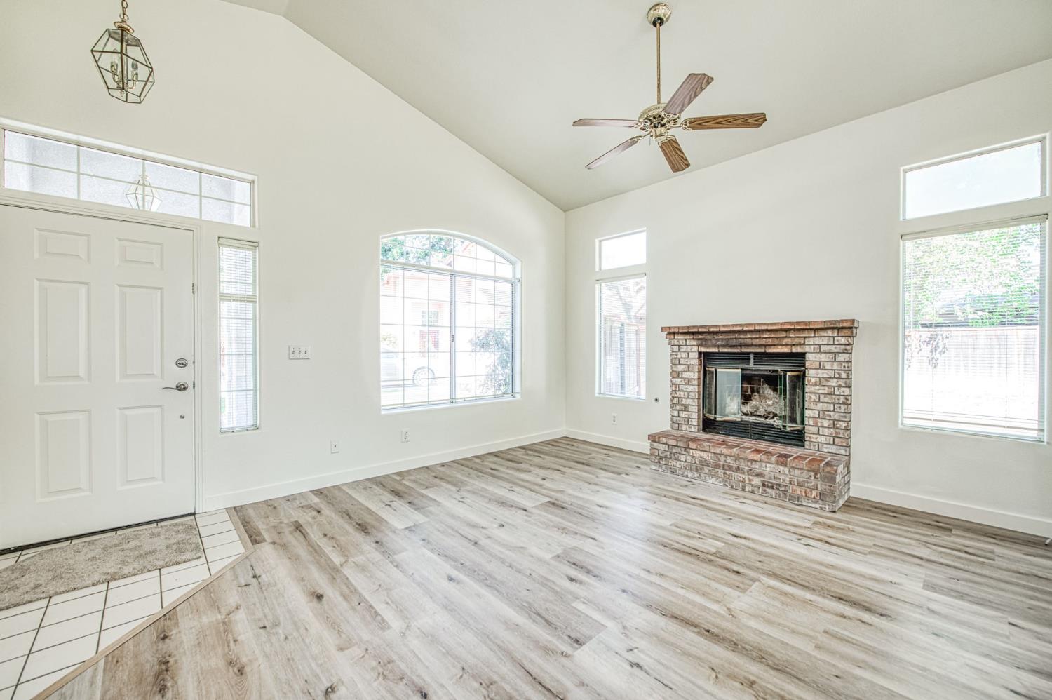 514 E Coral Pointe, Fresno, CA 93730