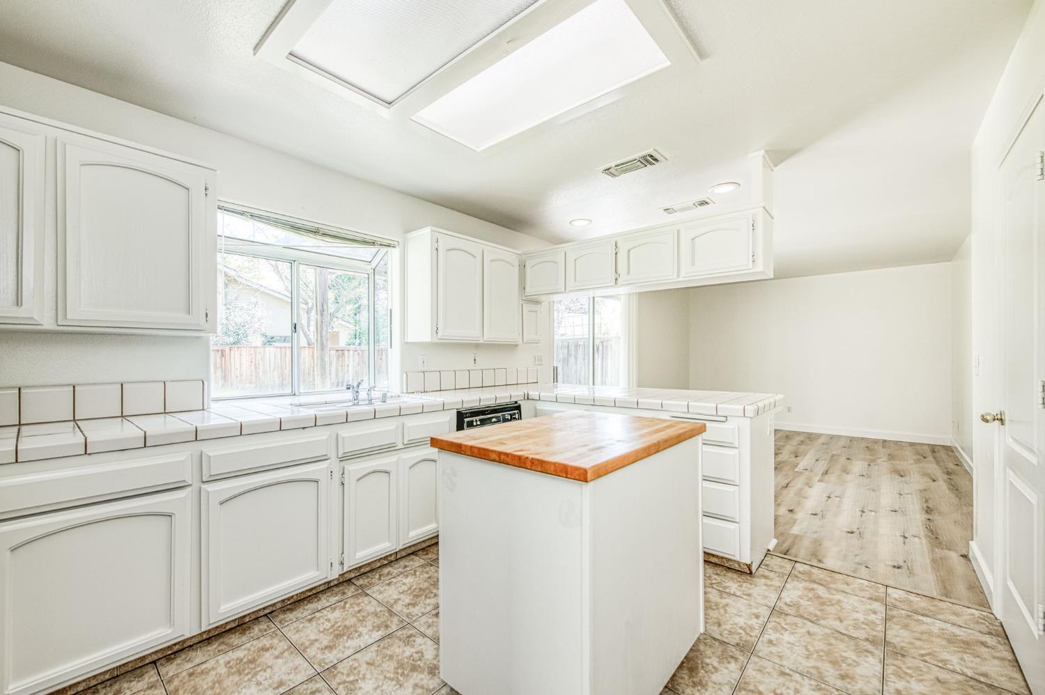 514 E Coral Pointe, Fresno, CA 93730