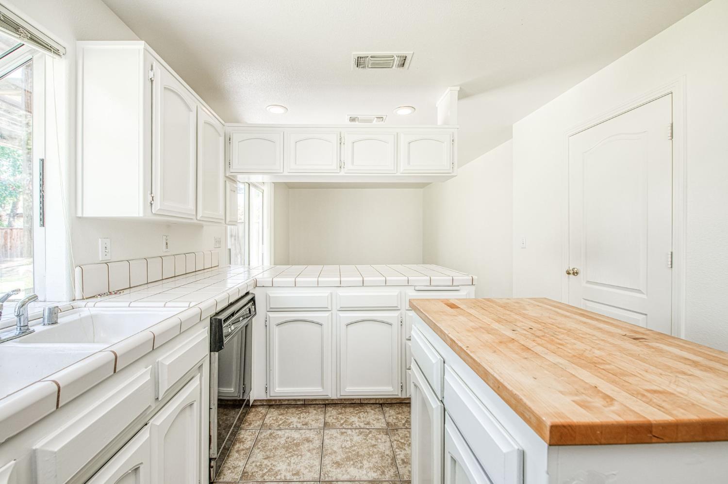 514 E Coral Pointe, Fresno, CA 93730