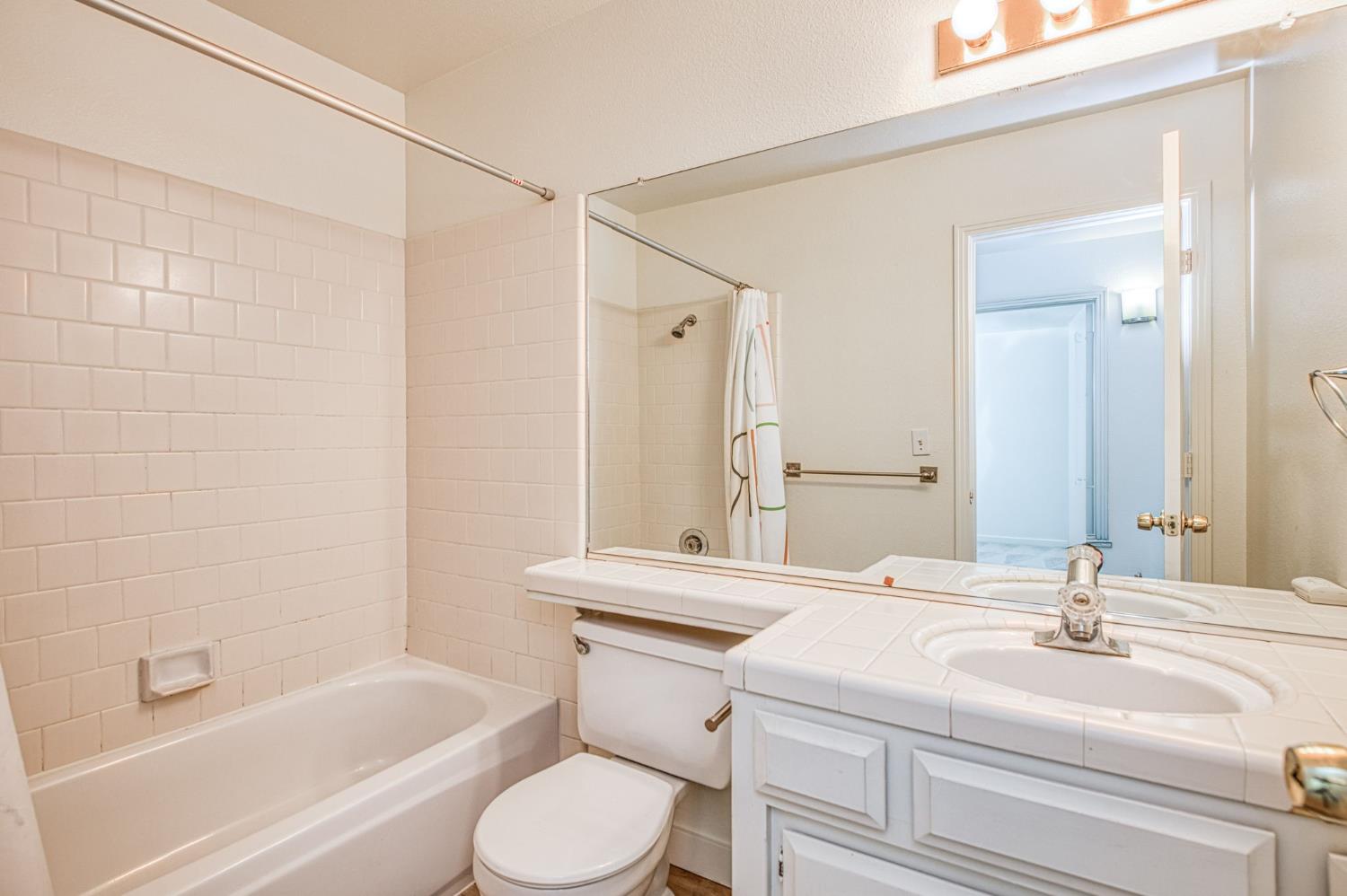 514 E Coral Pointe, Fresno, CA 93730