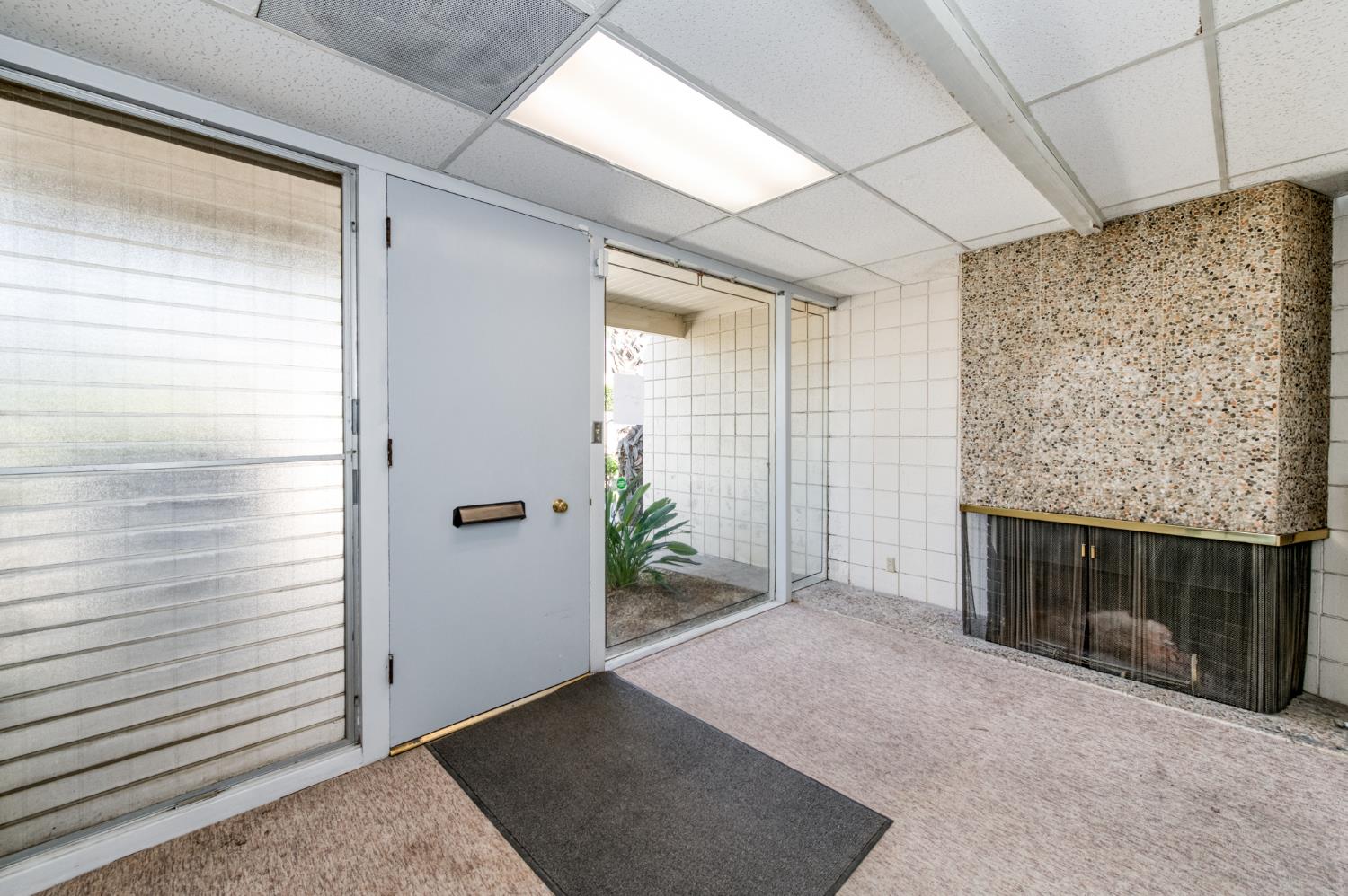 446 W Shaw Ave, Fresno, CA 93704