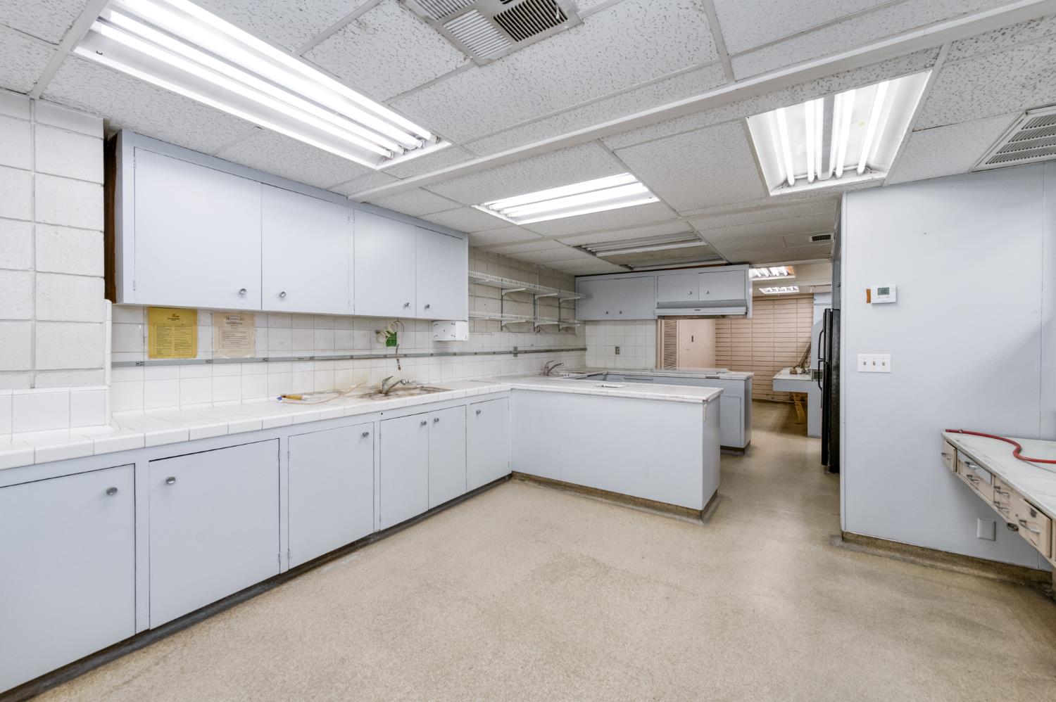 446 W Shaw Ave, Fresno, CA 93704