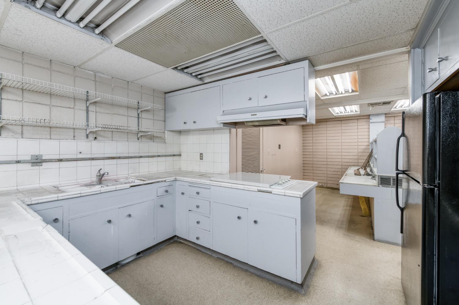 446 W Shaw Ave, Fresno, CA 93704