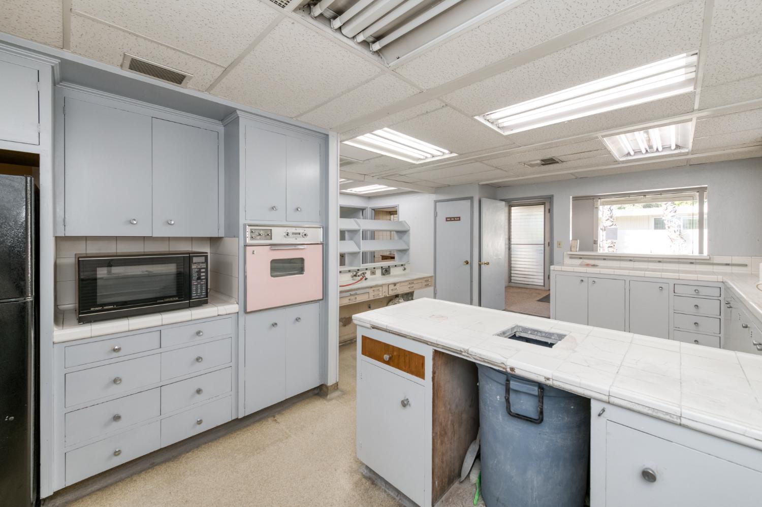 446 W Shaw Ave, Fresno, CA 93704