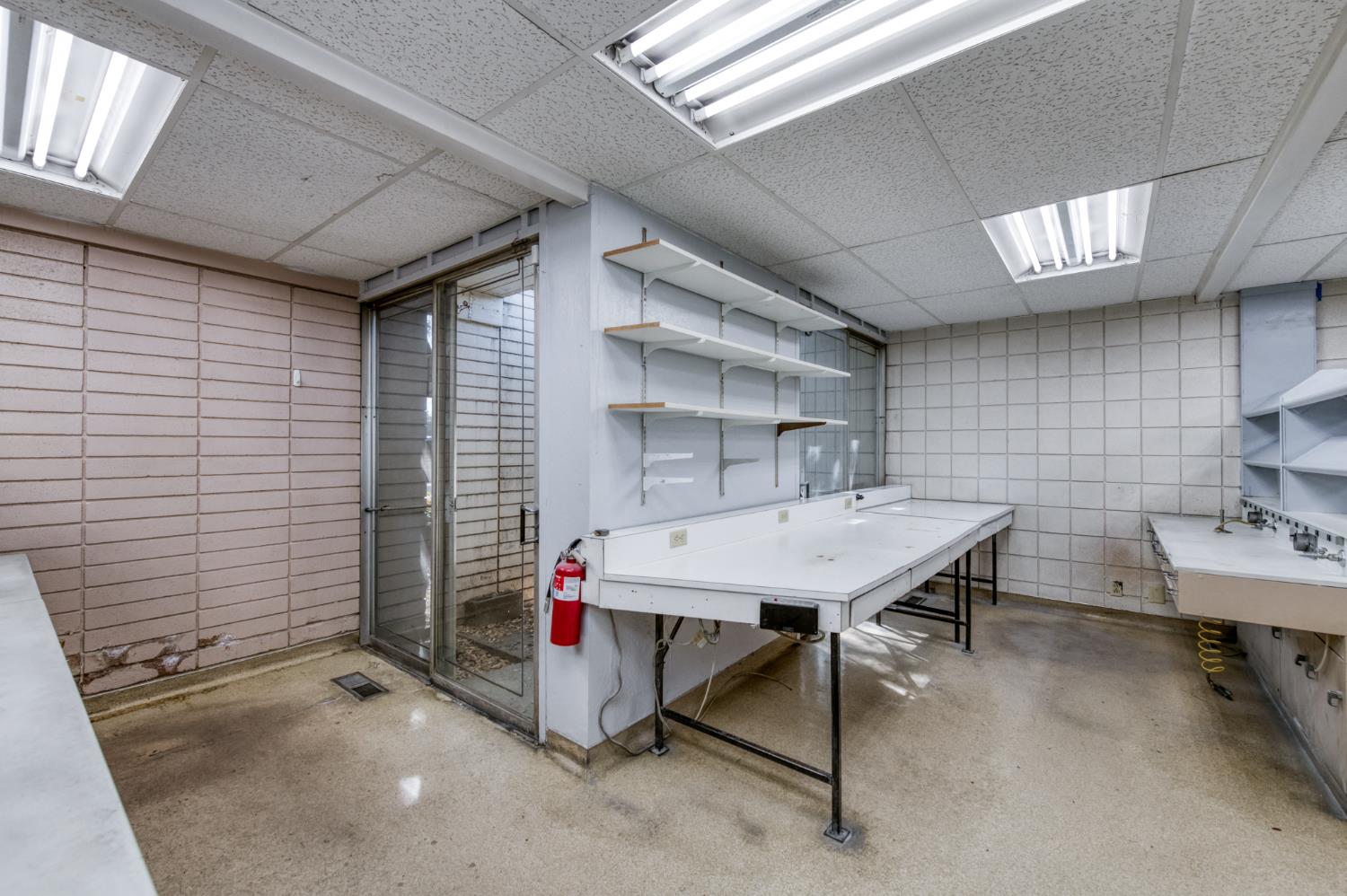 446 W Shaw Ave, Fresno, CA 93704