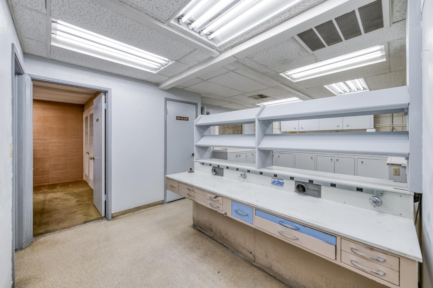 446 W Shaw Ave, Fresno, CA 93704