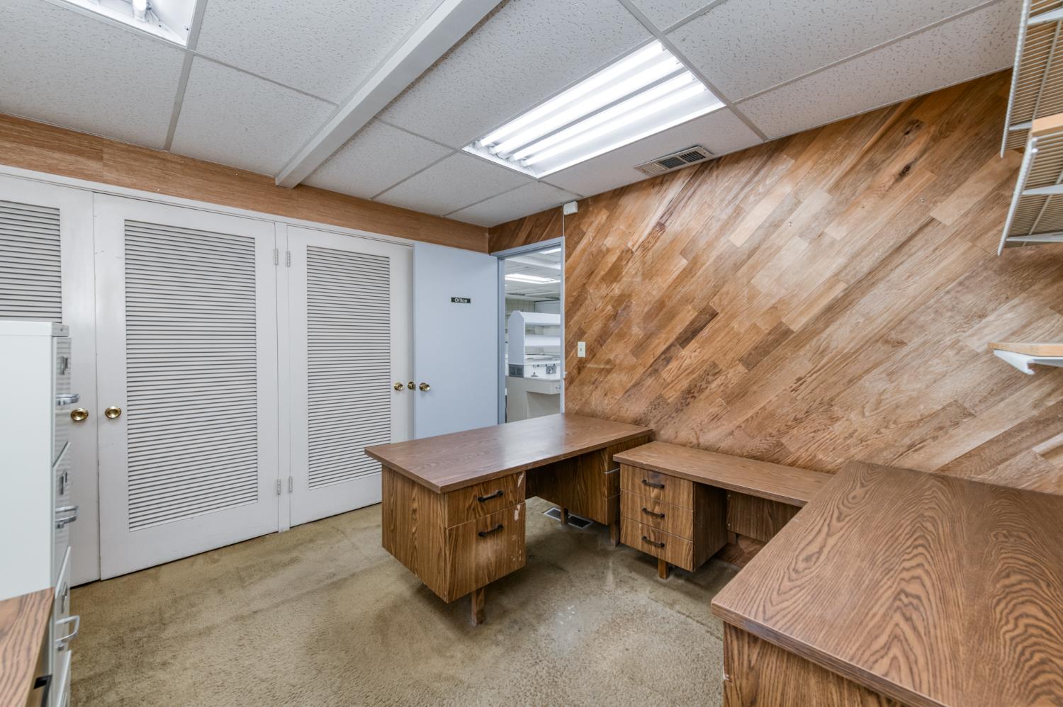 446 W Shaw Ave, Fresno, CA 93704