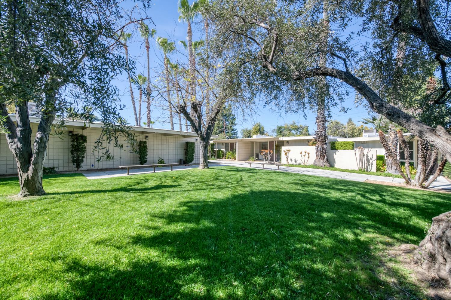 446 W Shaw Ave, Fresno, CA 93704