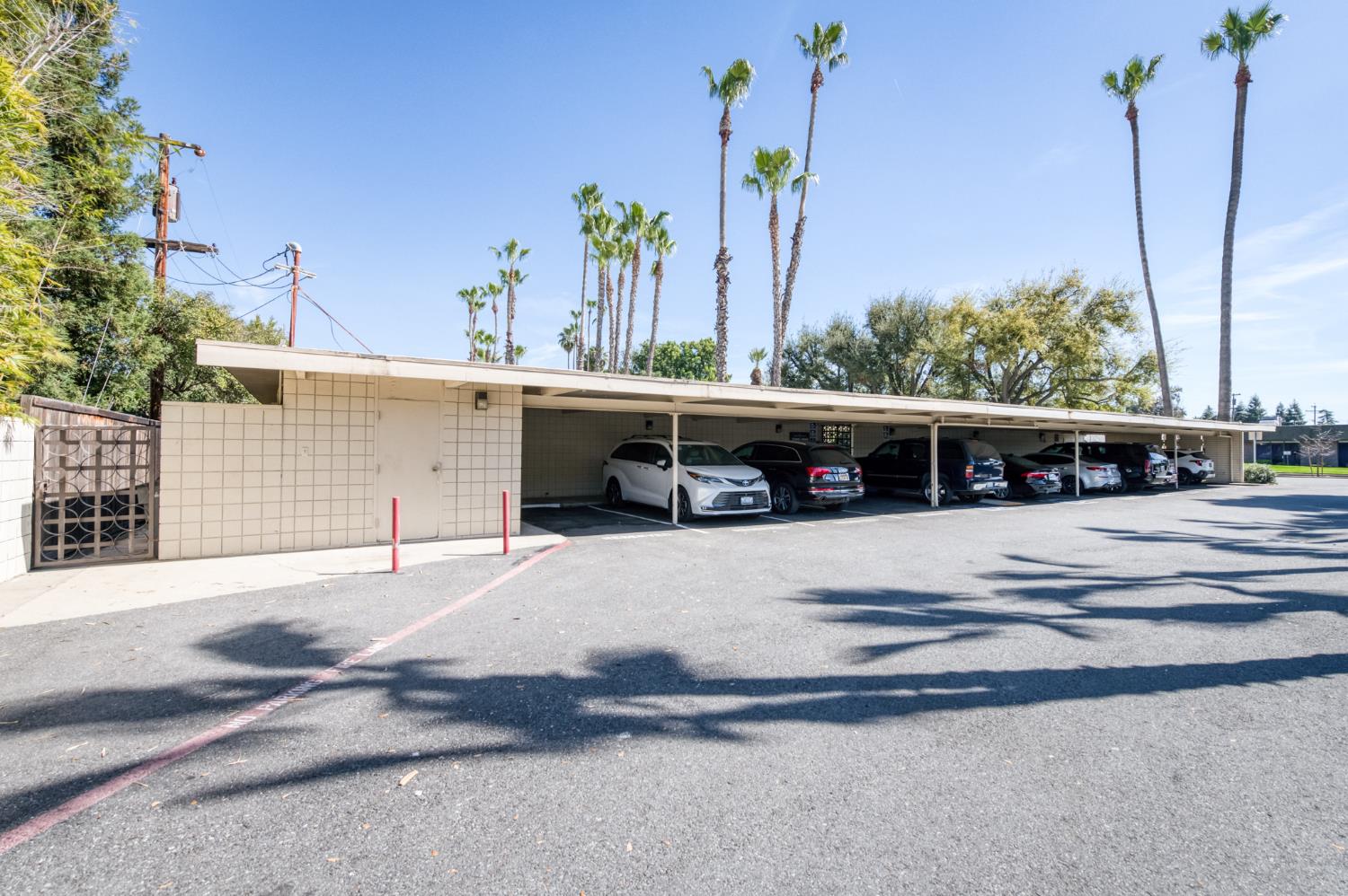 446 W Shaw Ave, Fresno, CA 93704