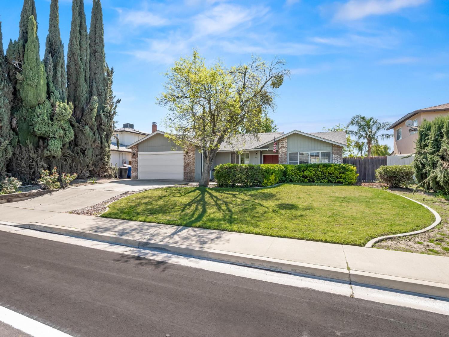 873 Cedar Ln, Lemoore, CA 93245