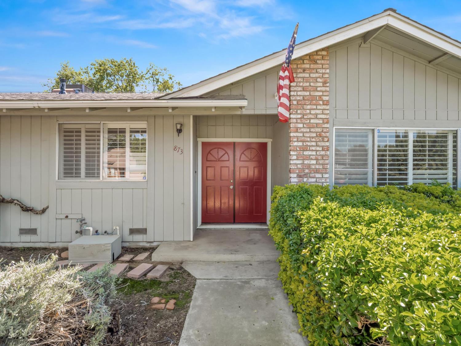 873 Cedar Ln, Lemoore, CA 93245