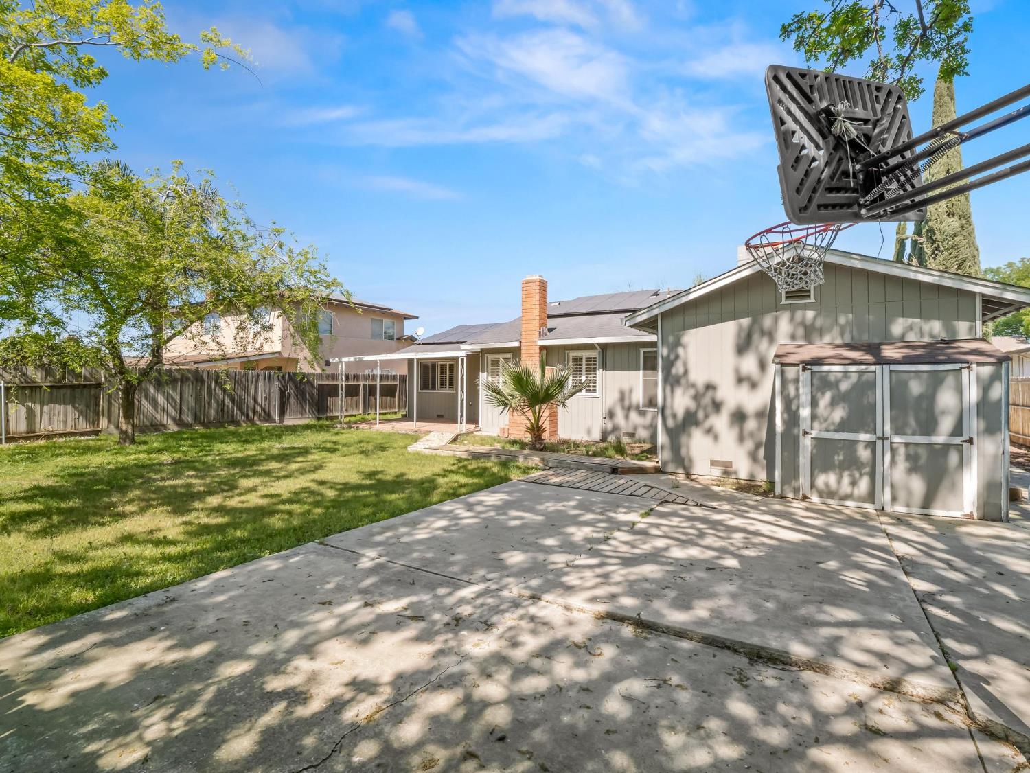 873 Cedar Ln, Lemoore, CA 93245