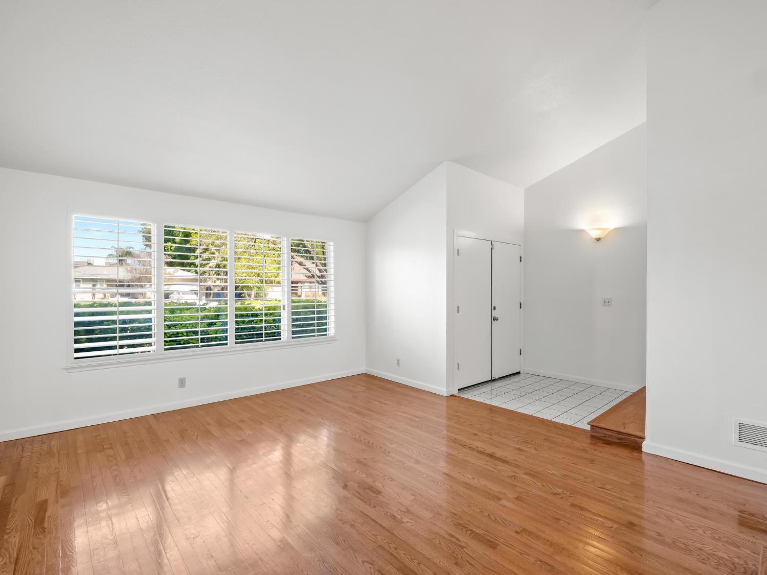 873 Cedar Ln, Lemoore, CA 93245