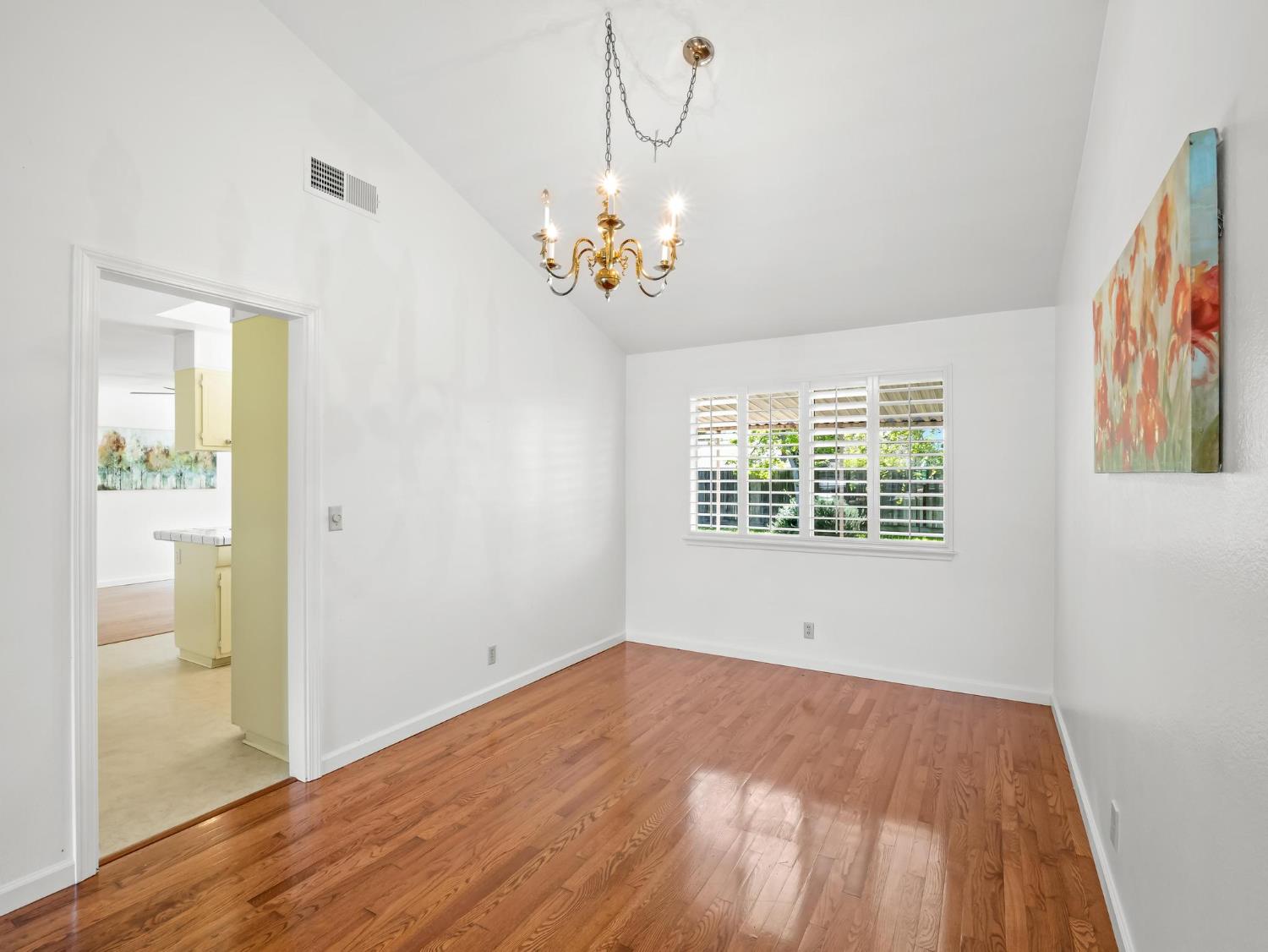 873 Cedar Ln, Lemoore, CA 93245