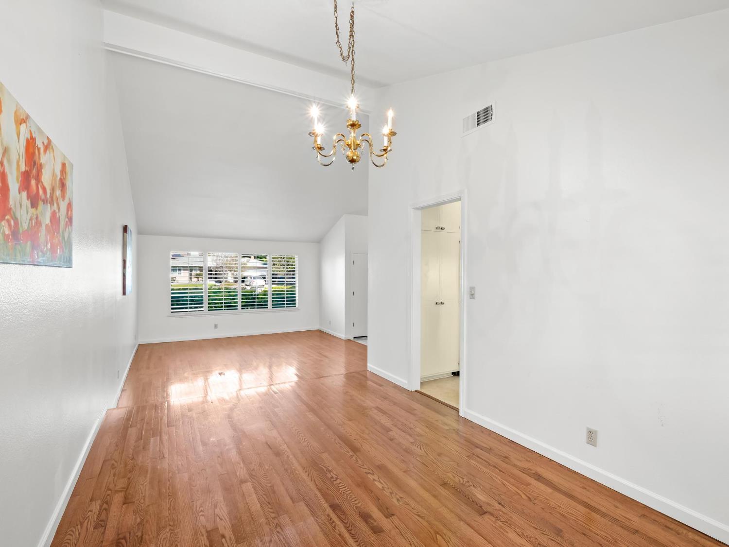 873 Cedar Ln, Lemoore, CA 93245