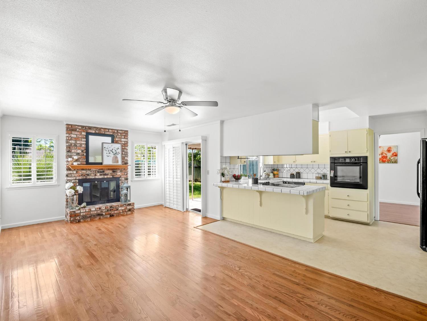 873 Cedar Ln, Lemoore, CA 93245