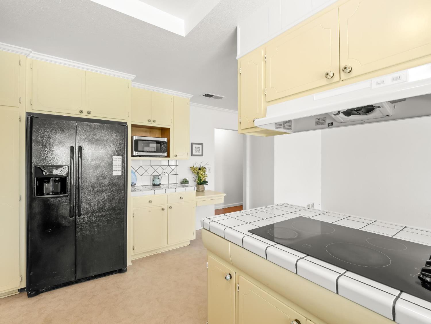 873 Cedar Ln, Lemoore, CA 93245