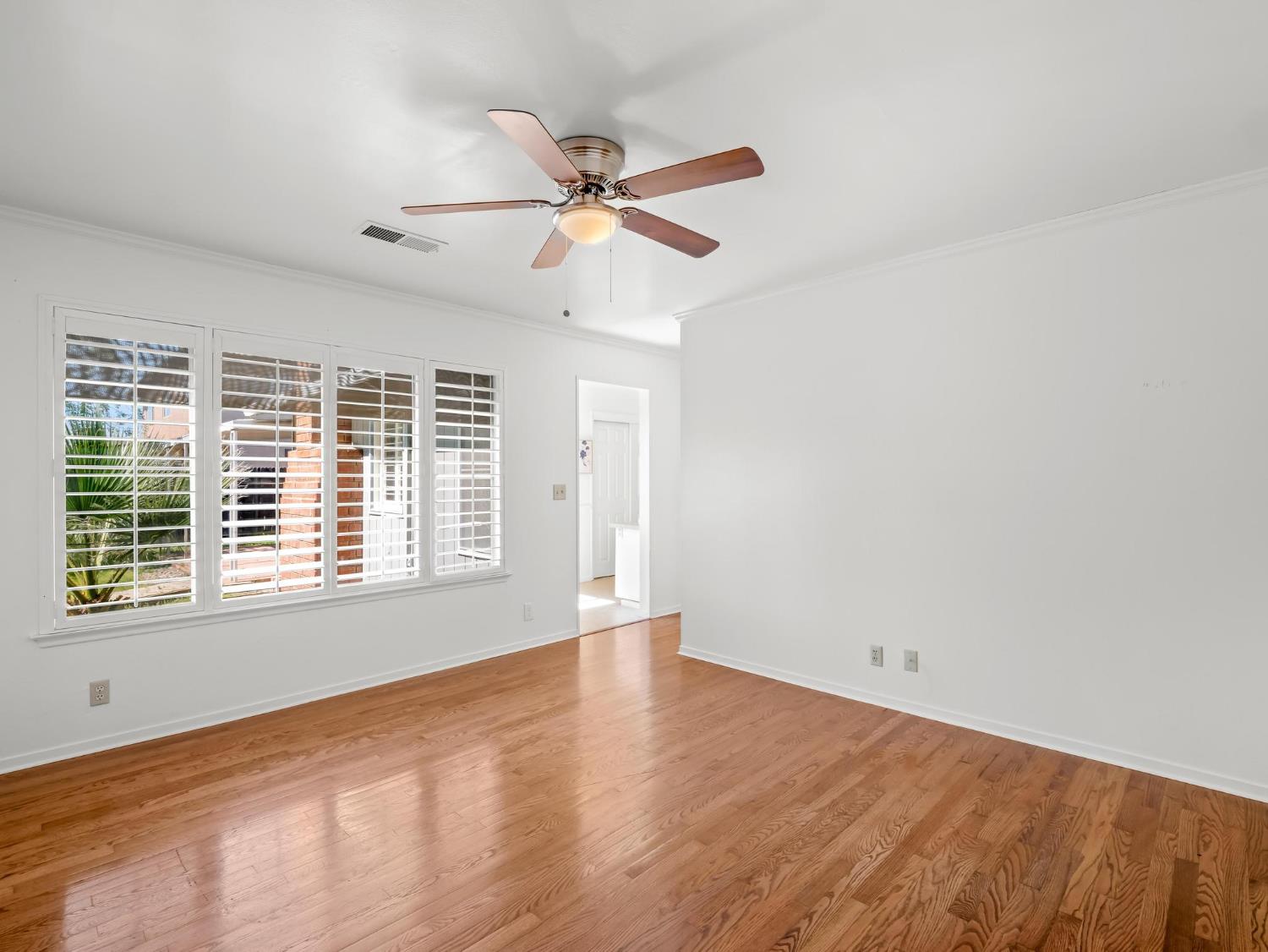 873 Cedar Ln, Lemoore, CA 93245