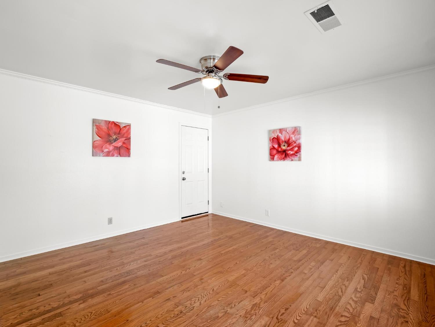 873 Cedar Ln, Lemoore, CA 93245