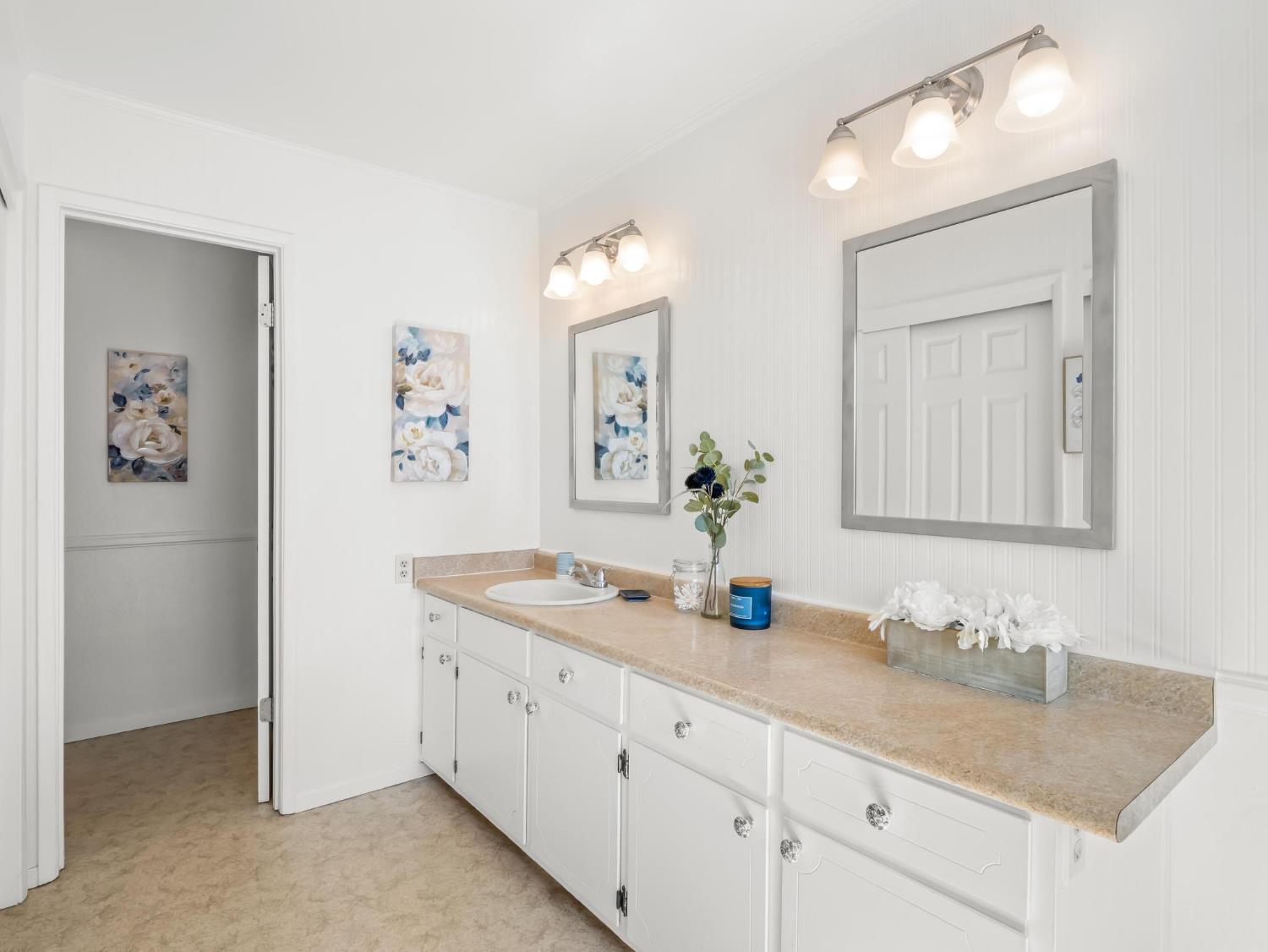 873 Cedar Ln, Lemoore, CA 93245