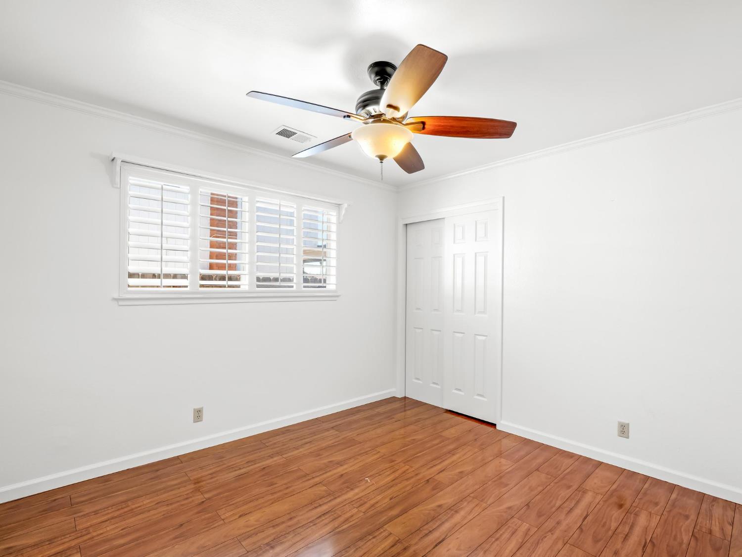 873 Cedar Ln, Lemoore, CA 93245