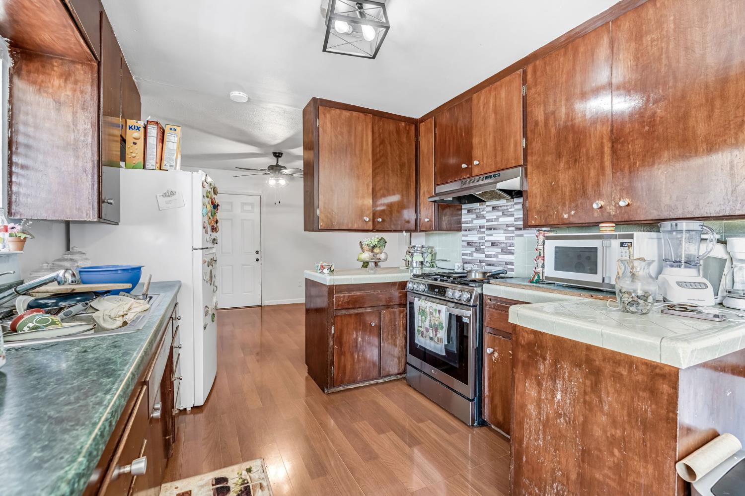 22080 W Nevada Ave, San Joaquin, CA 93660