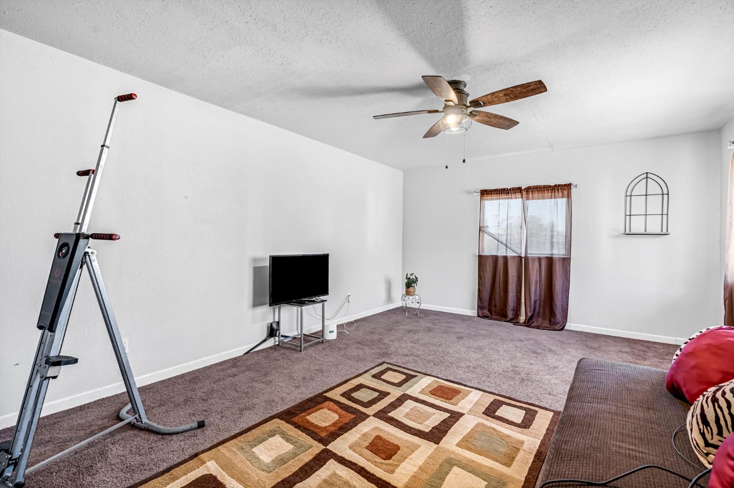 22080 W Nevada Ave, San Joaquin, CA 93660