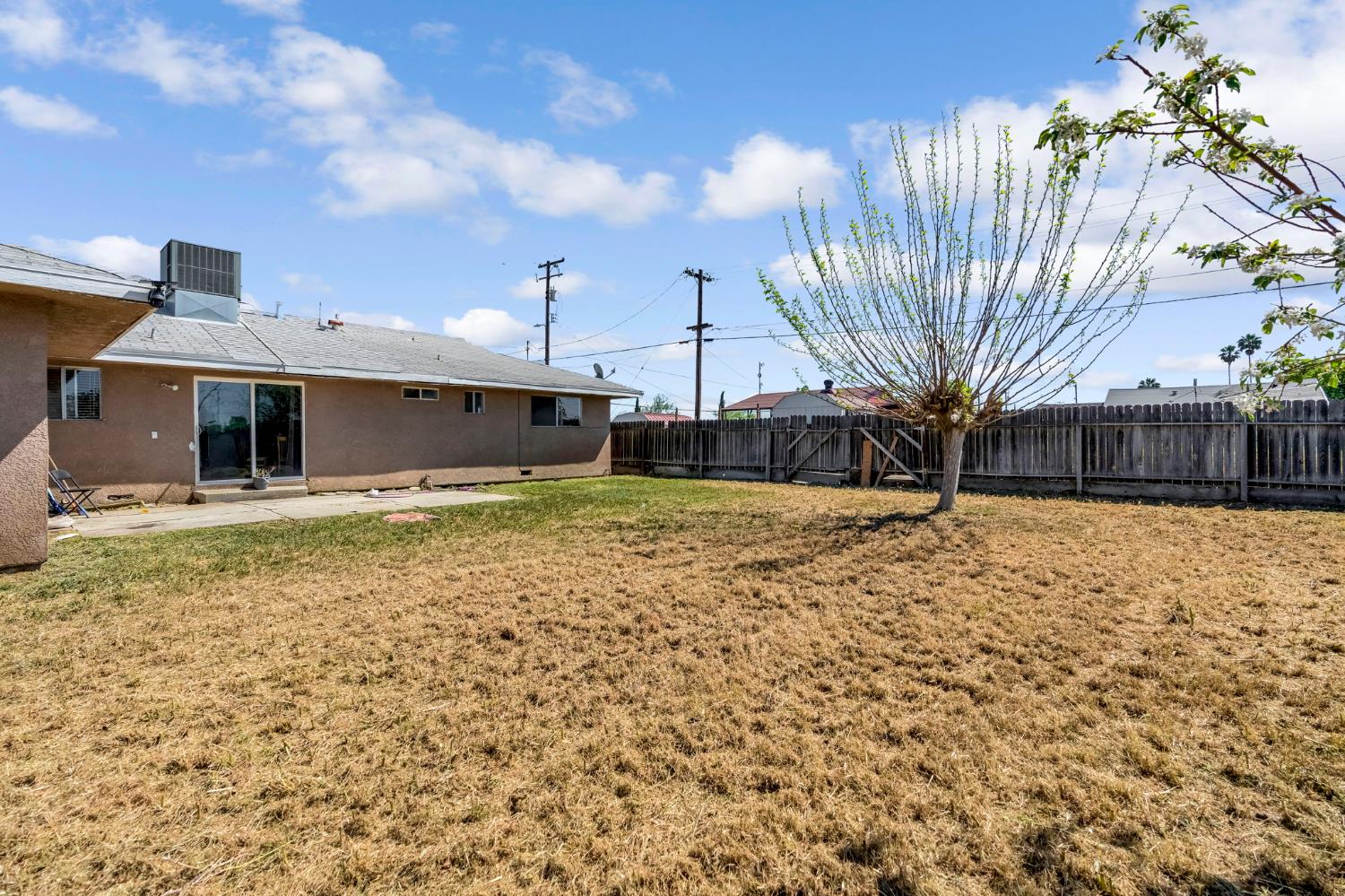 22080 W Nevada Ave, San Joaquin, CA 93660