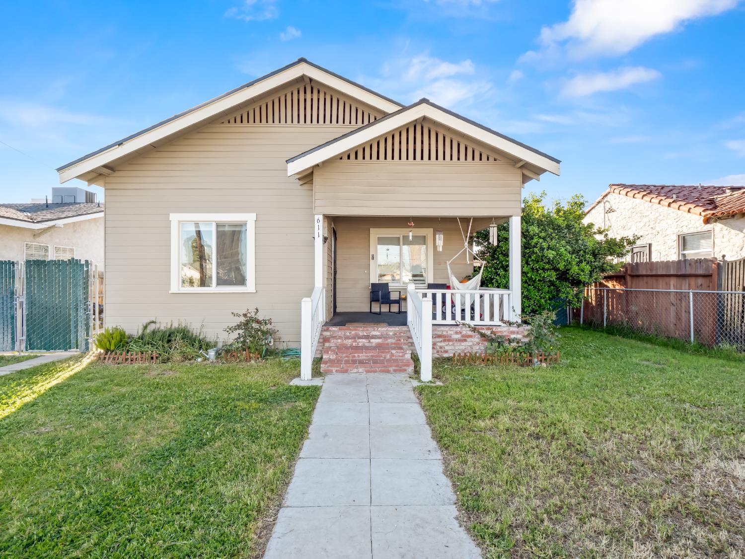 611 N Safford, Fresno, CA 93728