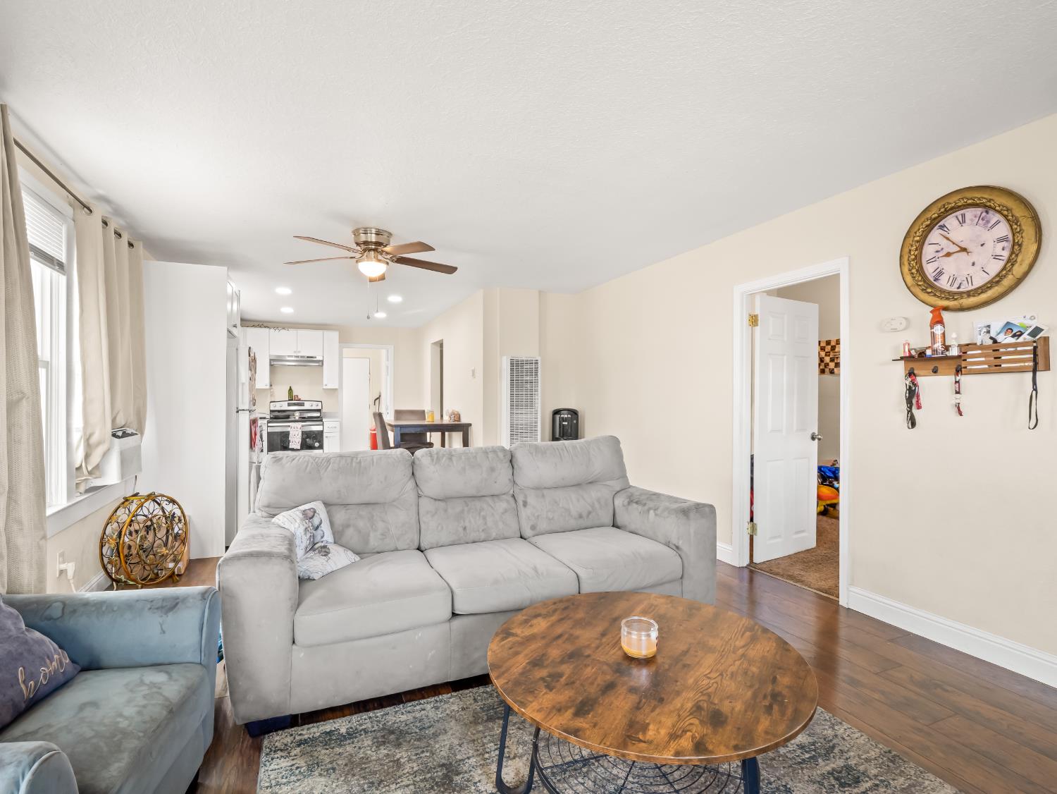 611 N Safford, Fresno, CA 93728