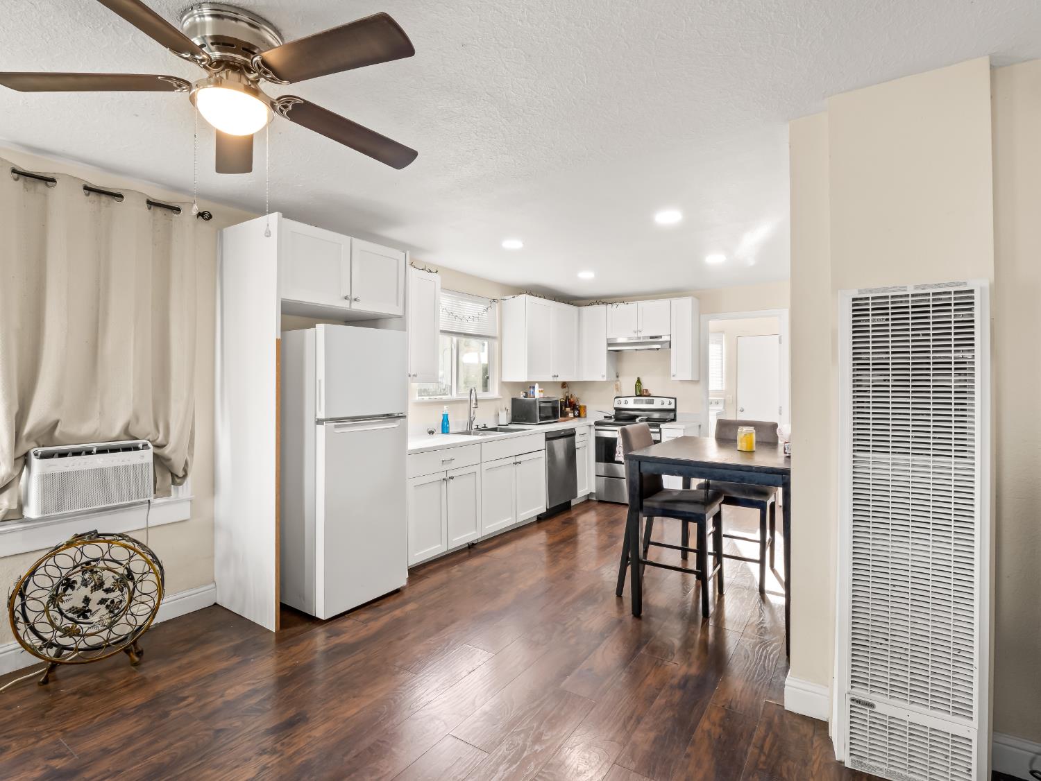 611 N Safford, Fresno, CA 93728