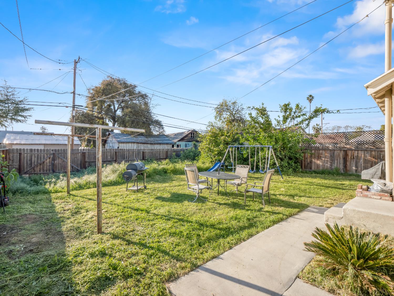 611 N Safford, Fresno, CA 93728