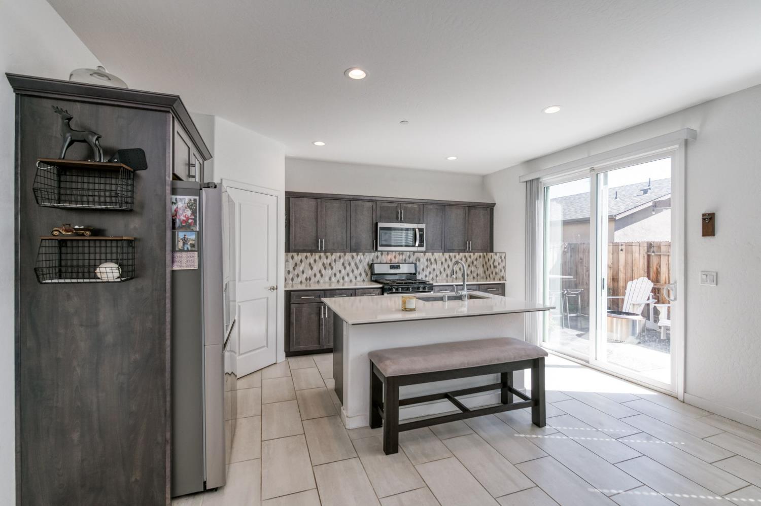 6137 W Richert Ave, Fresno, CA 93723