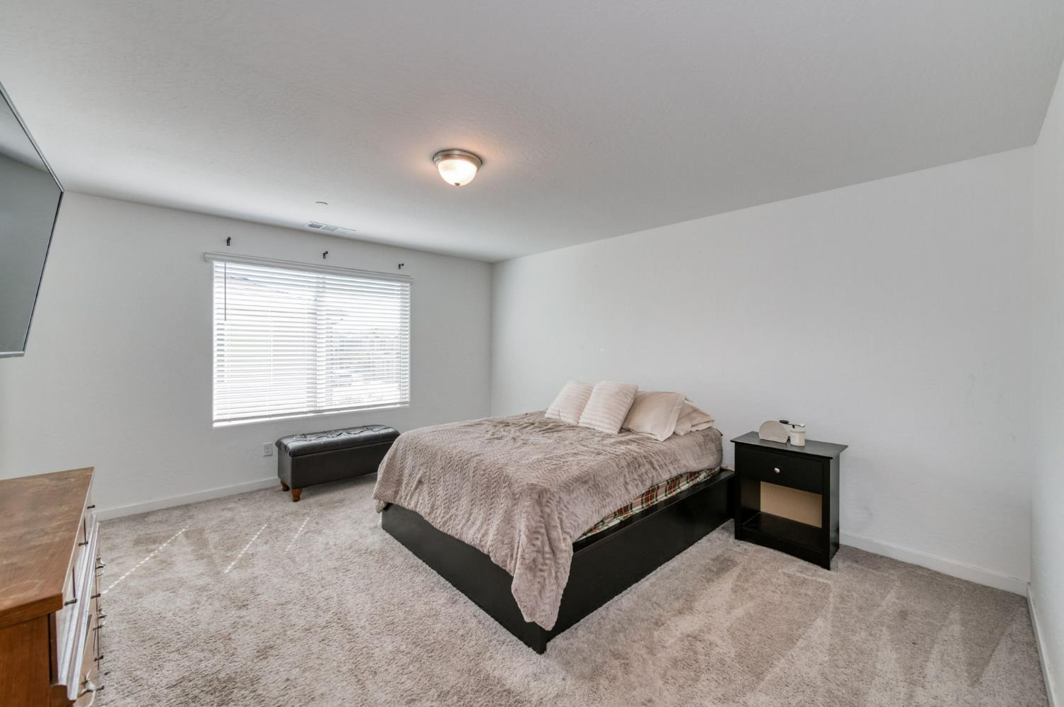 6137 W Richert Ave, Fresno, CA 93723