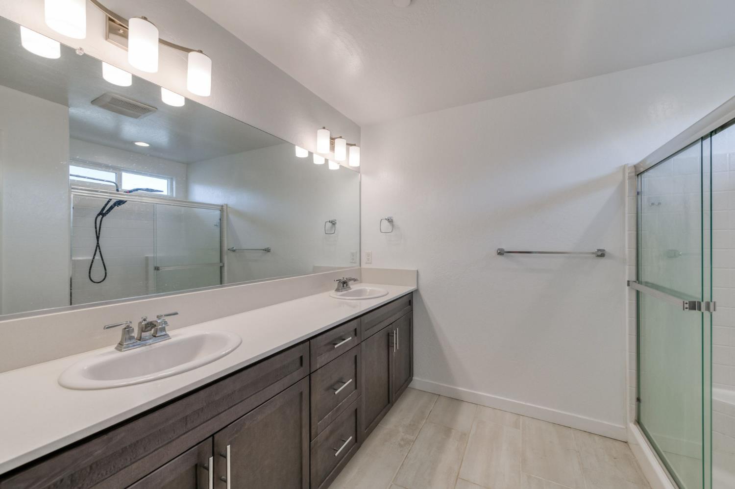 6137 W Richert Ave, Fresno, CA 93723