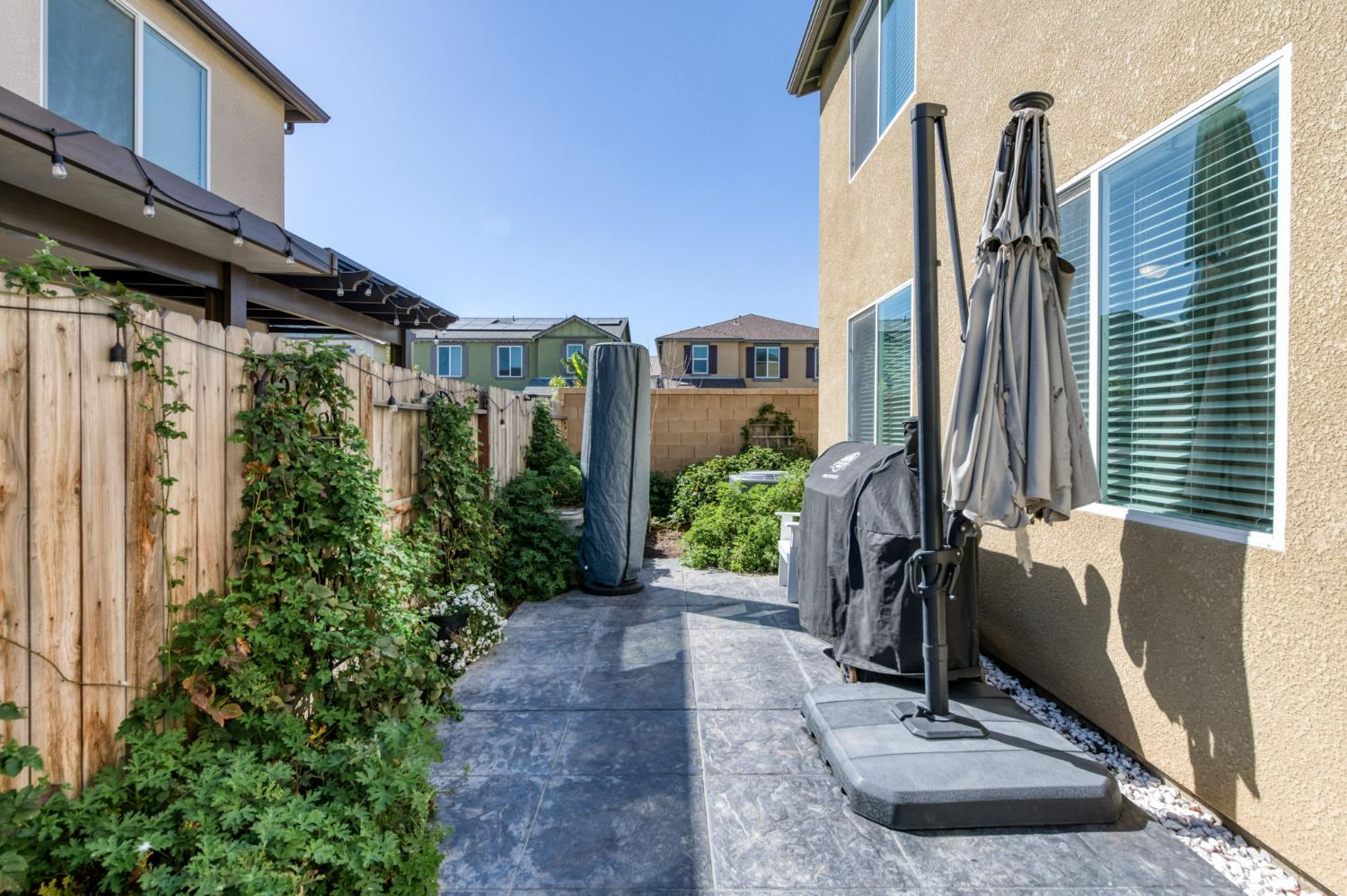 6137 W Richert Ave, Fresno, CA 93723