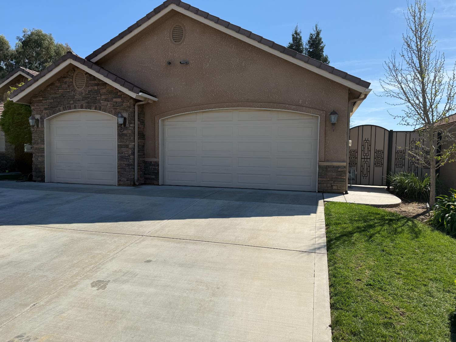 2670 Muncie Ave, Clovis, CA 93619