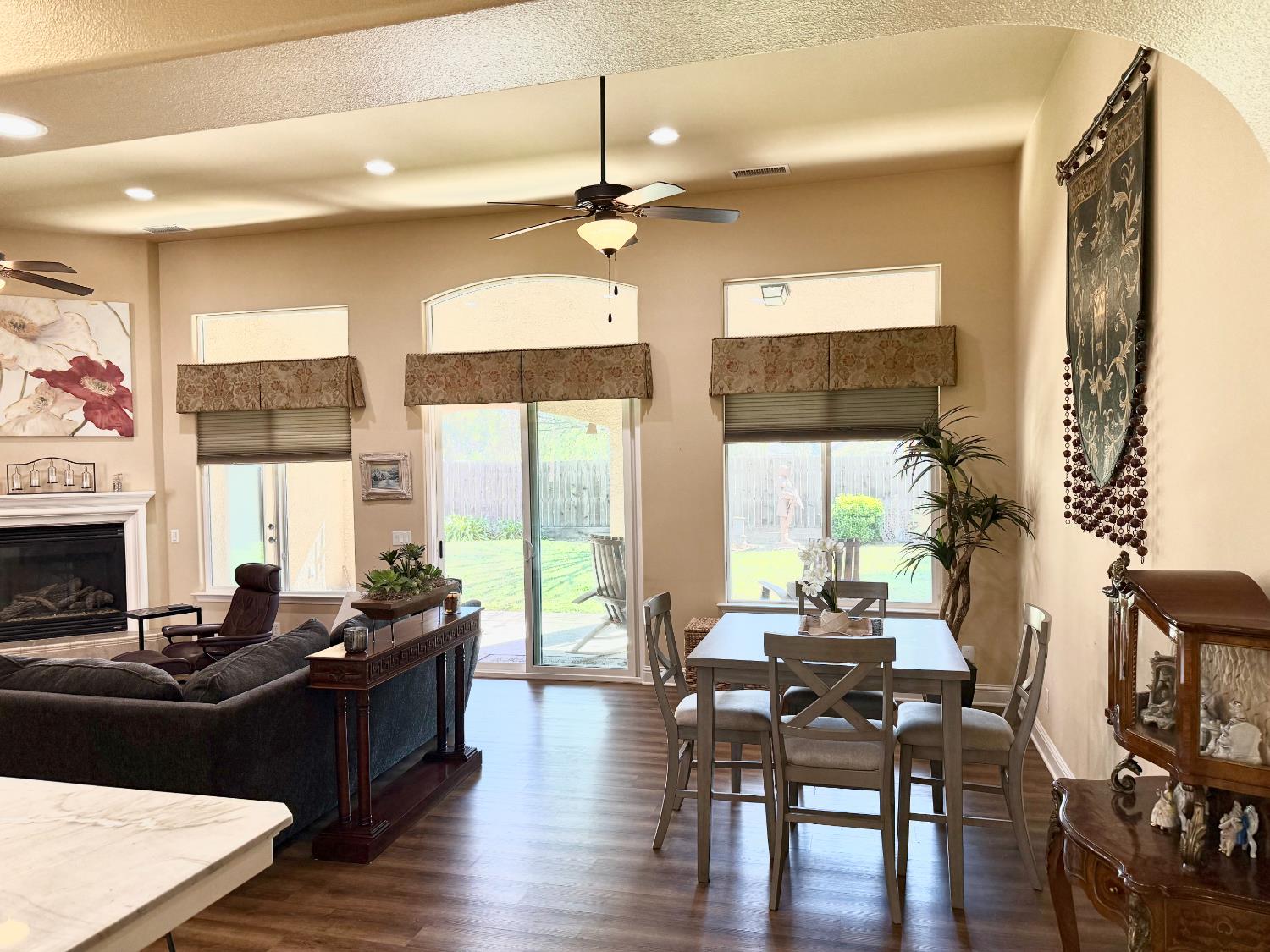 2670 Muncie Ave, Clovis, CA 93619