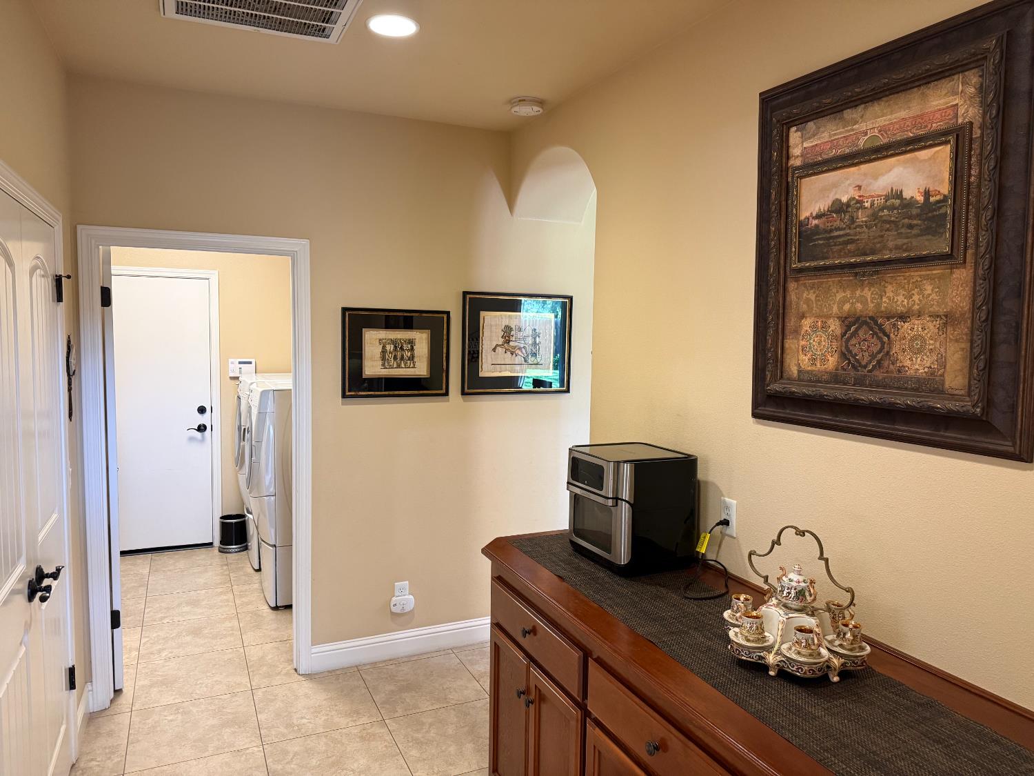 2670 Muncie Ave, Clovis, CA 93619