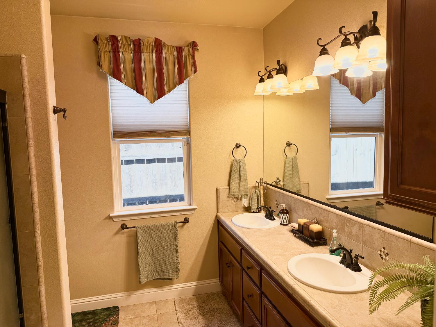 2670 Muncie Ave, Clovis, CA 93619