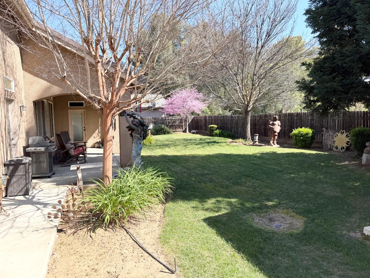 2670 Muncie Ave, Clovis, CA 93619