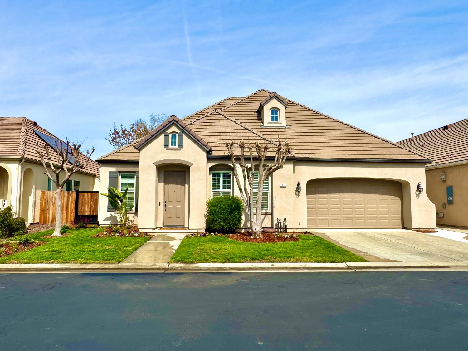 77 W Lester Ave, Clovis, CA 93619