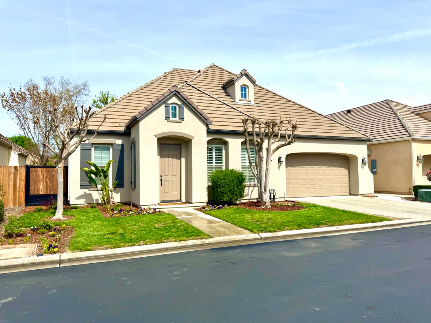 77 W Lester Ave, Clovis, CA 93619