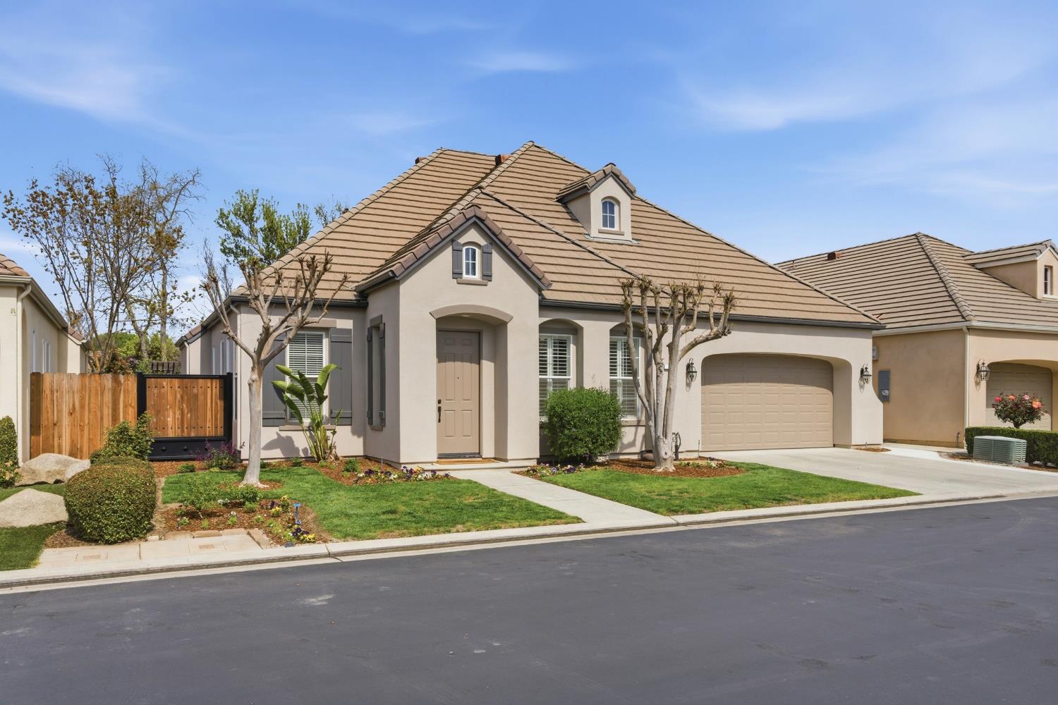 77 W Lester Ave, Clovis, CA 93619